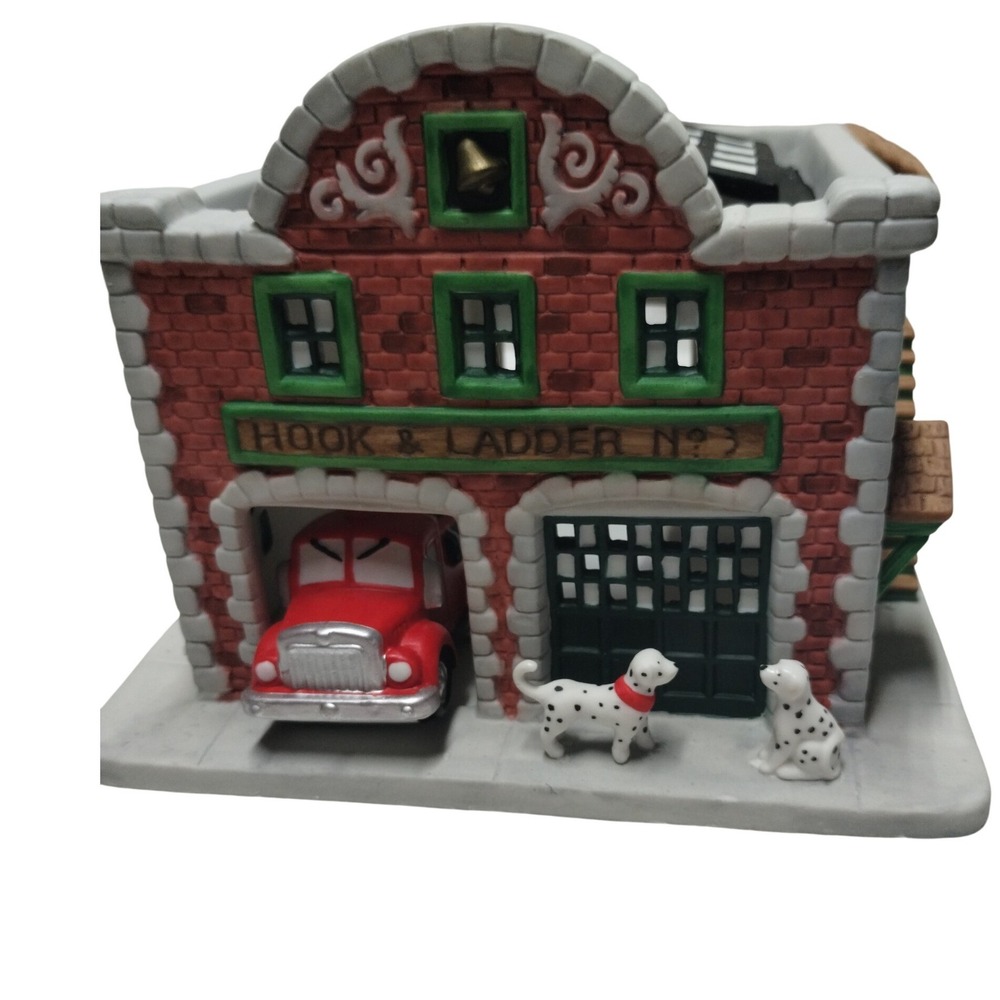 PartyLite P7300 Fire Station Tealight Candle House Firehouse Dalmatians EUC